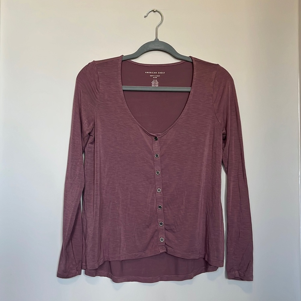 American Eagle Soft & Sexy Mauve Button Up Long Sleeve